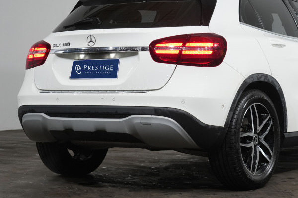 2019 Mercedes-Benz GLA-Class 180 SUV Image 8