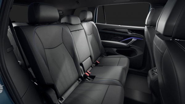2025 MY26 Volkswagen Tayron R4 195TSI R-Line SUV image 11
