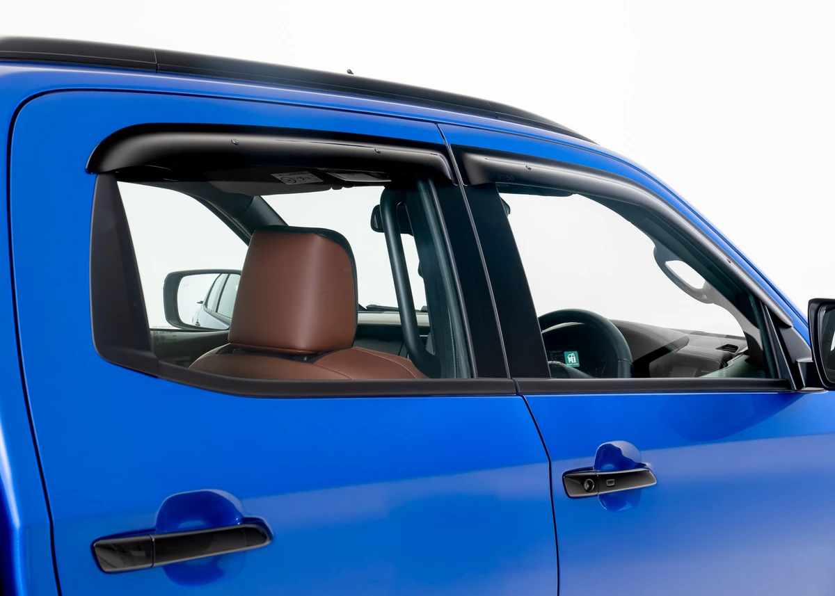 SLIMLINE WEATHERSHIELDS - DUAL CAB