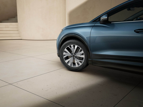2025 MY24 Audi Q4 e-tron F4 45 SUV image 5