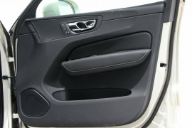 2018 MY19 Volvo XC60 UZ T5 Momentum Suv