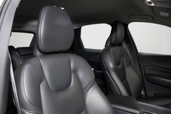 2019 Volvo XC60 UZ D4 Momentum SUV image 4