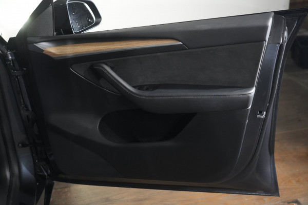 2023 Tesla Model Y  Performance SUV Image 23