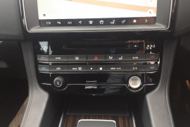 2017 Jaguar F-pace X761  30d 30d - Portfolio Suv