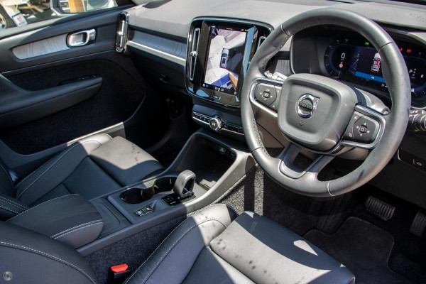 2025 Volvo XC40 XZ Plus B4 SUV Image 5