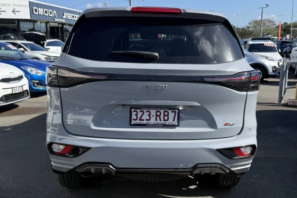 2026 Isuzu MU-X RJ X-TERRAIN SUV Image 9