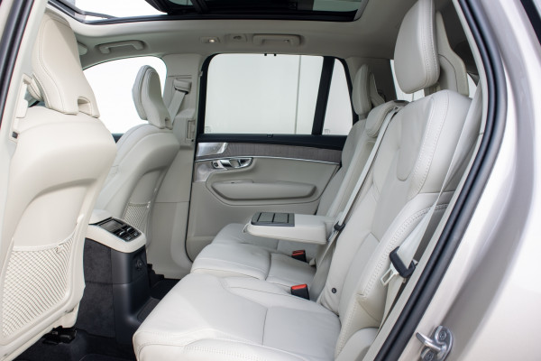 2025 Volvo XC90 T8 ULTRA PHEV Sedan Image 6