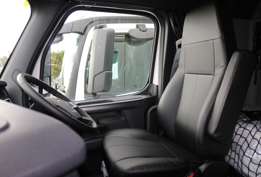 Freightliner Cascadia Premium Factory Seat Cover Velcromag