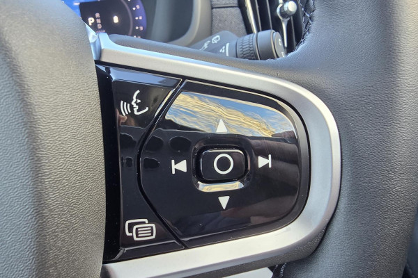 2026 Volvo XC90 L Series Ultra B5 Dark SUV Image 24