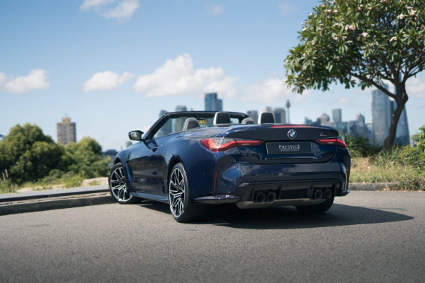 2022 BMW M4 Competition Xdrive Convertible Image 3