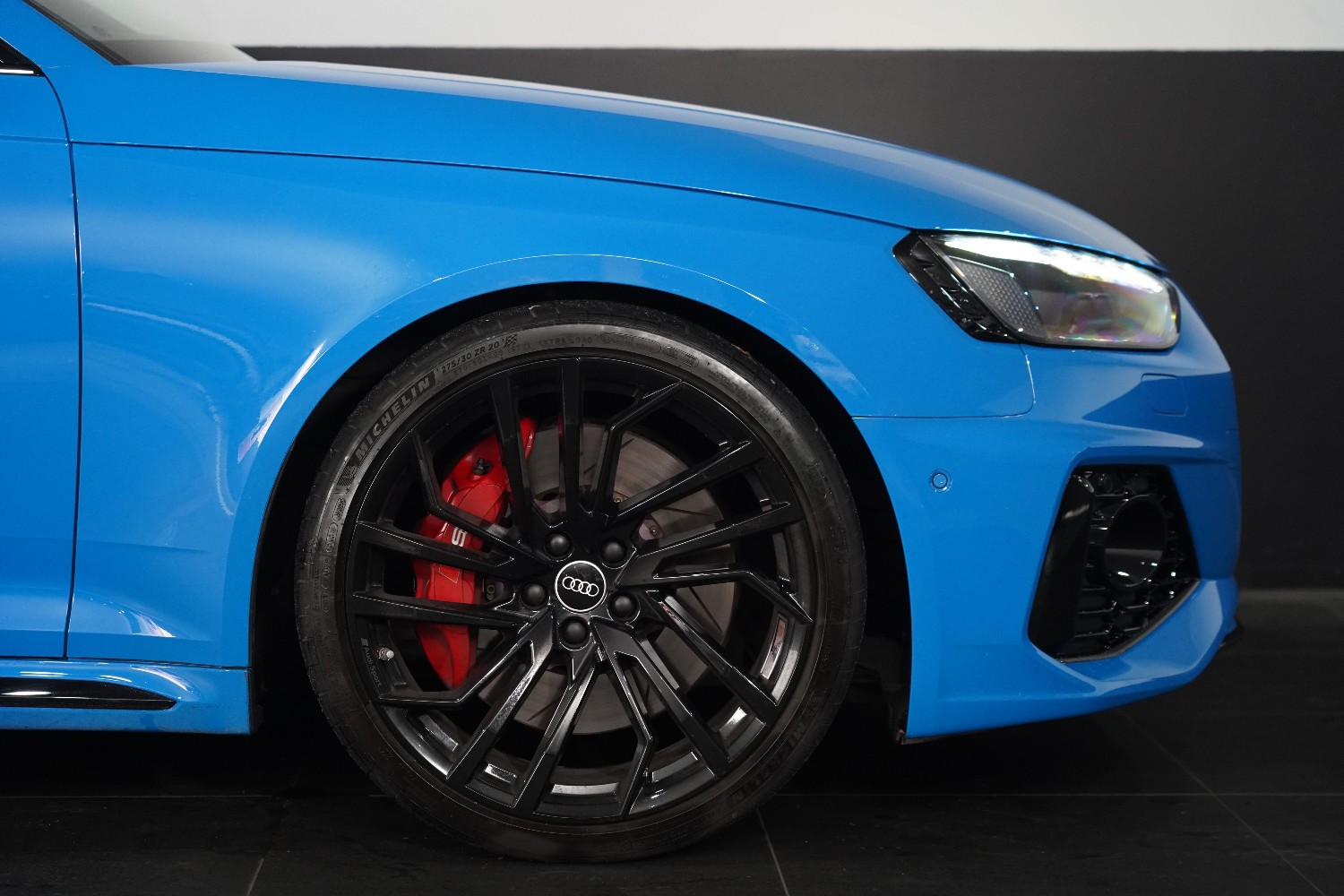 2021 Audi RS4  Quattro SUV Image 16