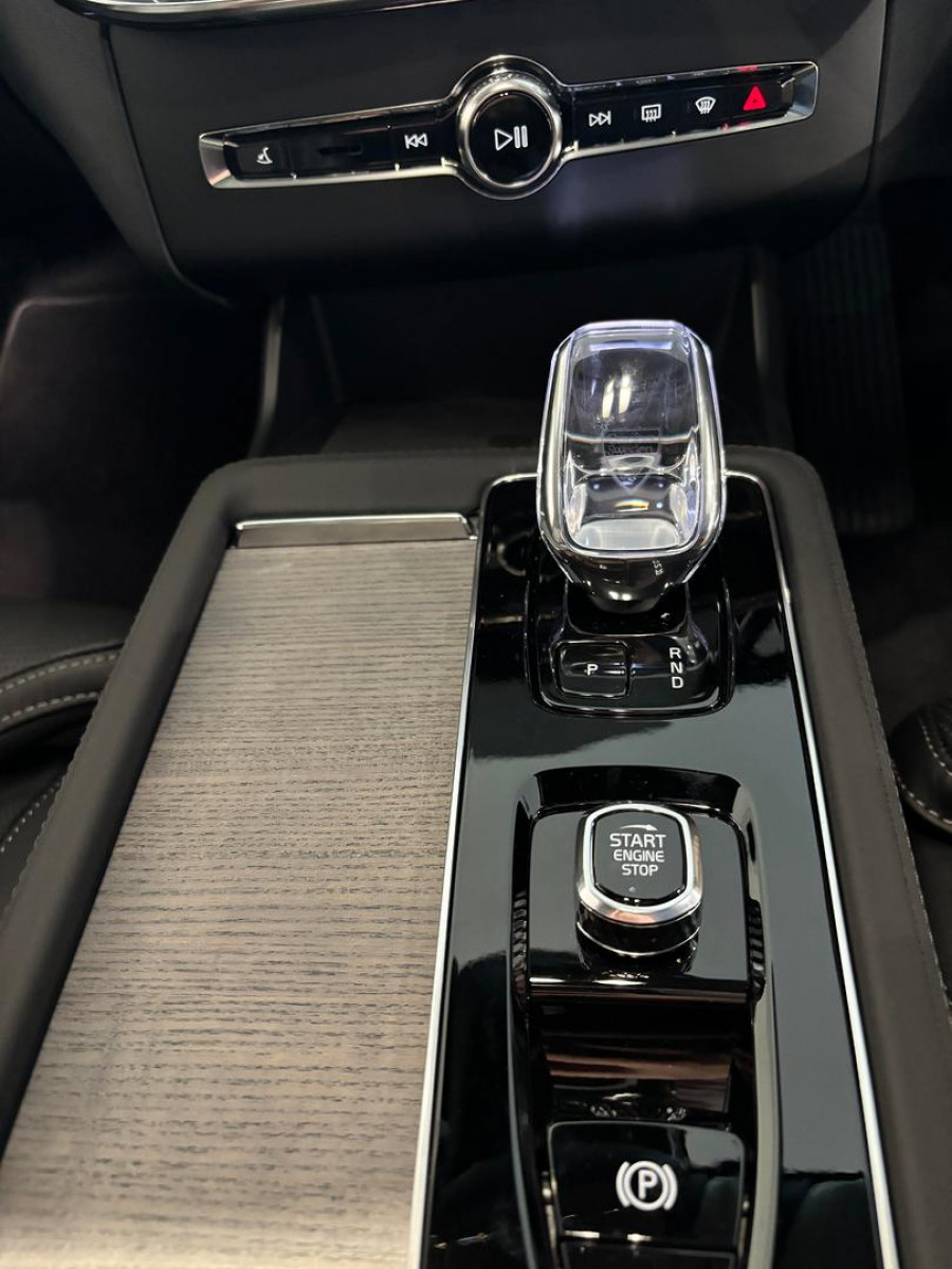 2026 Volvo XC90 L Series Ultra B5 Dark SUV Image 8
