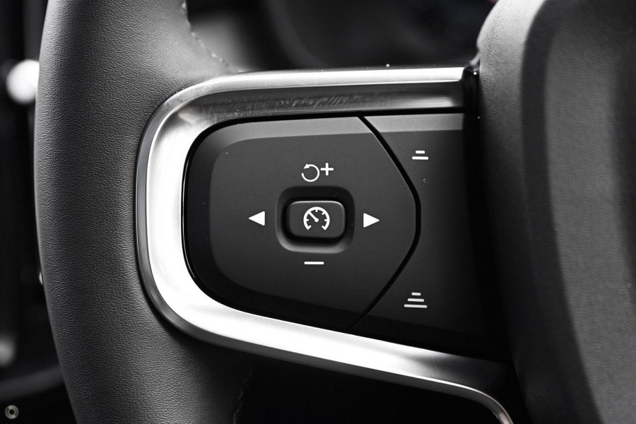 2025 MY26 Volvo XC40 XZ Ultra B4 Bright SUV Image 15