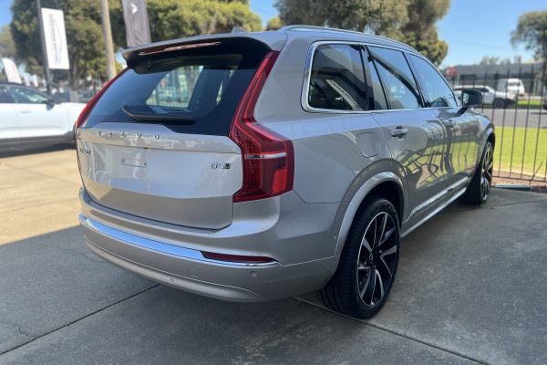 2024 Volvo XC90 L Series Ultimate B5 Bright SUV Image 3