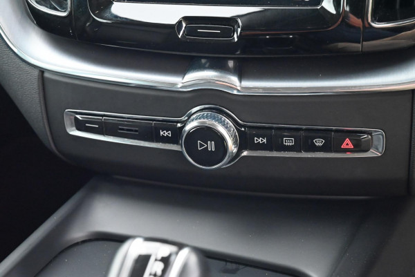 2019 MY20 Volvo XC60 UZ D4 Momentum SUV image 15