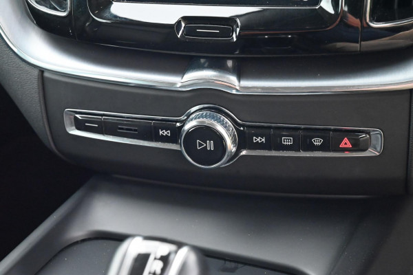 2019 MY20 Volvo XC60 UZ D4 Momentum SUV Image 15
