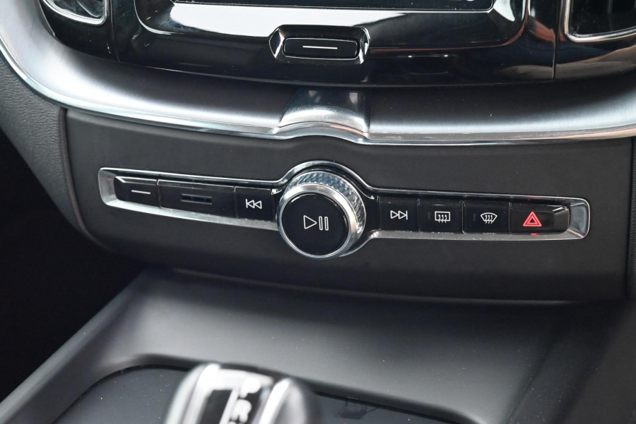 2019 MY20 Volvo XC60 UZ D4 Momentum SUV Image 15