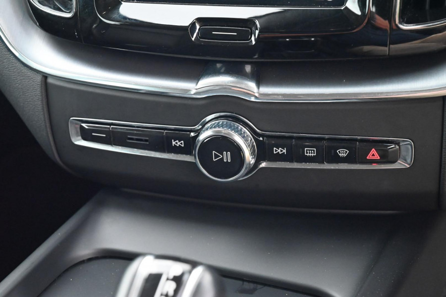 2019 MY20 Volvo XC60 UZ D4 Momentum SUV