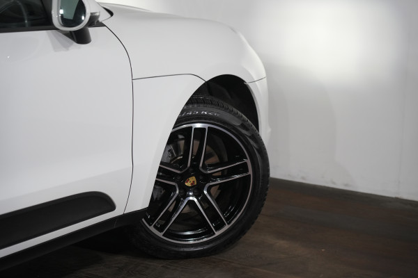2021 Porsche Macan SUV Image 10