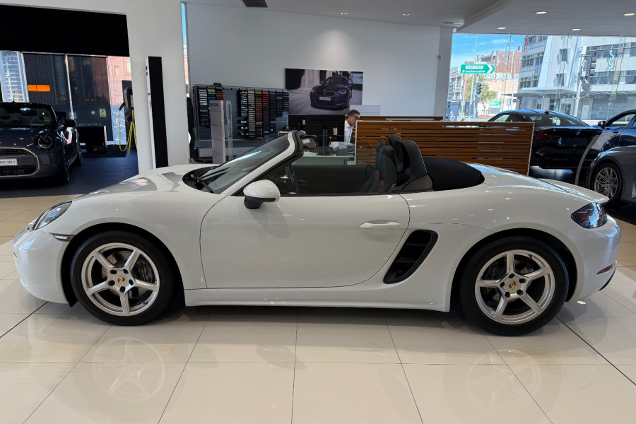 2016 MY17 Porsche 718 982  Convertible Image 25