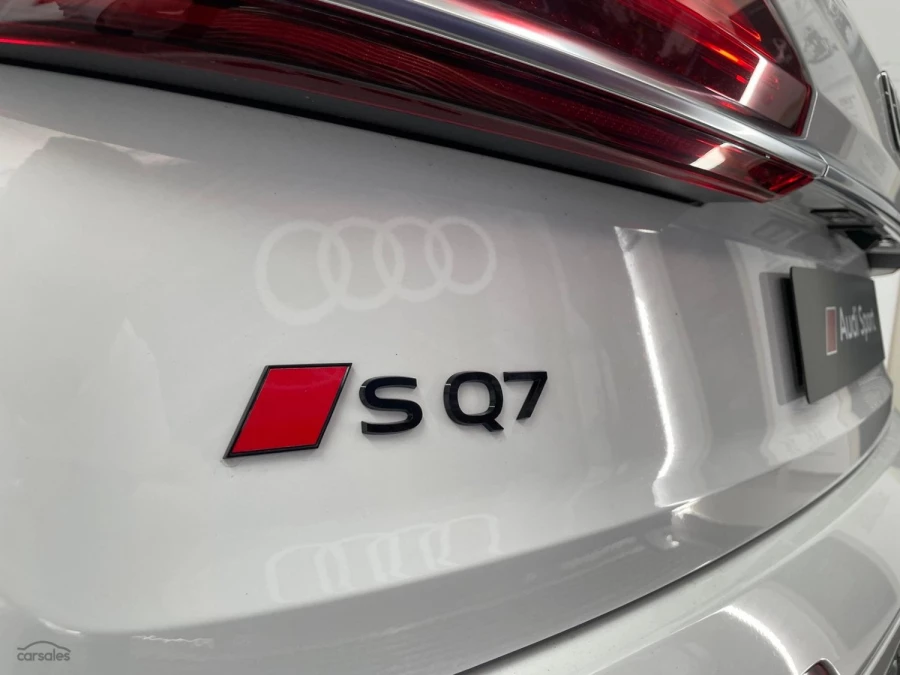 2026 Audi SQ7 TFSI Wagon Image 3