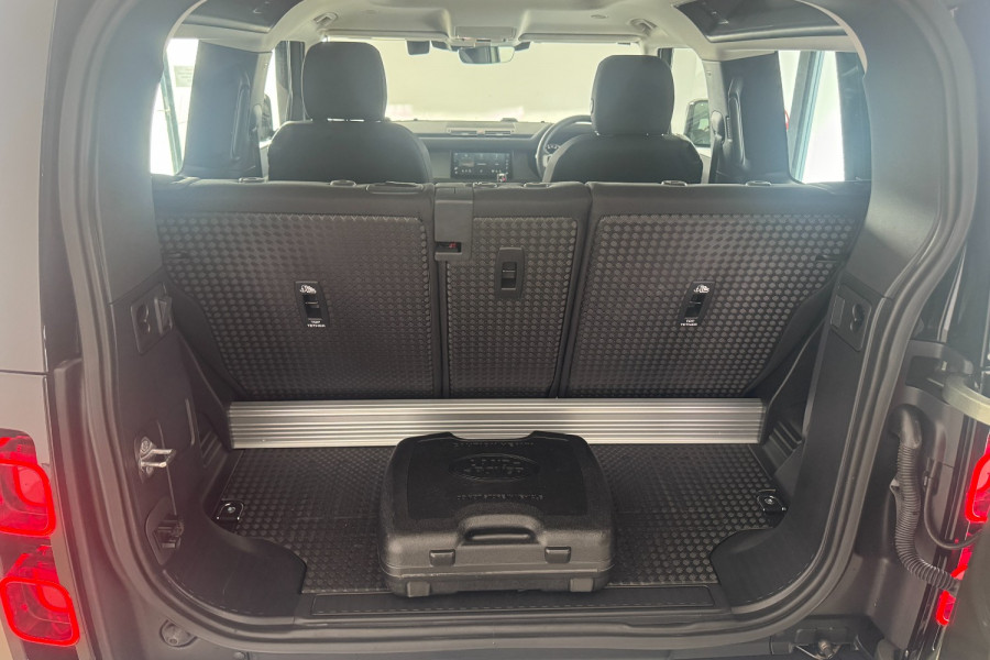 2022 MY23 Land Rover Defender L663 90 P300 S SUV Image 9