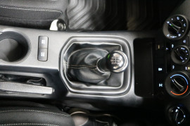 2017 Toyota HiLux GUN126R SR Cab chassis