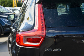 2018 Volvo XC40 XZ D4 Momentum Launch Edition SUV image 20