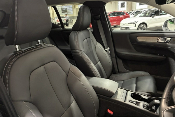 2025 Volvo XC40 XZ Plus B4 SUV Image 19