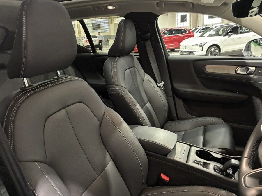 2025 Volvo XC40 XZ Plus B4 SUV Image 19