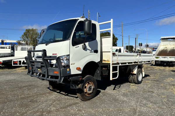 2018 Hino 300 Tray Dropside Image 5