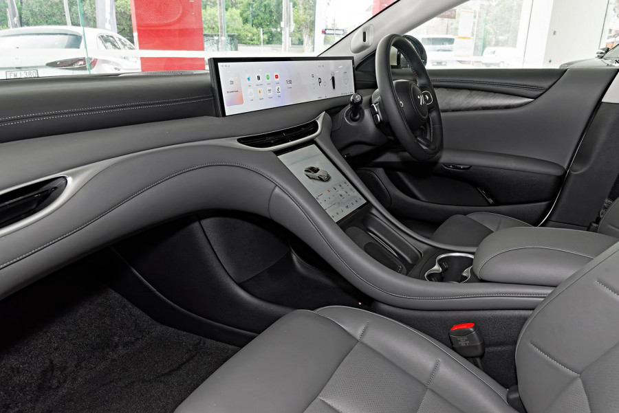 2025 MG IM5 P12L Premium Hatch Image 8