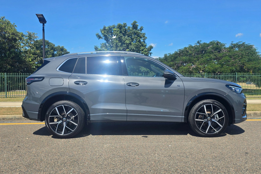 2025 Volkswagen Tiguan CT 195TSI R-Line SUV Image 10