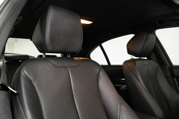 2015 BMW 3 Series F30 316i Sport Line Sedan image 9