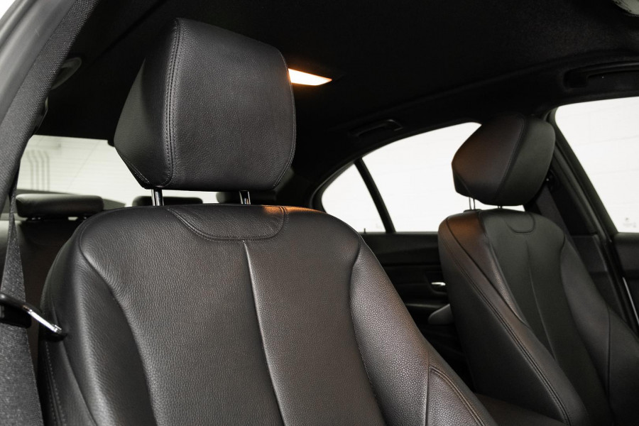 2015 BMW 3 Series F30 316i Sport Line Sedan