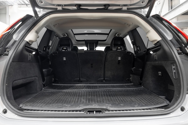 2025 Volvo XC90 L Series Ultra T8 Plug-In Hybrid SUV Image 8