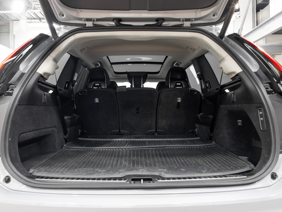 2025 Volvo XC90 L Series Ultra T8 Plug-In Hybrid SUV Image 8