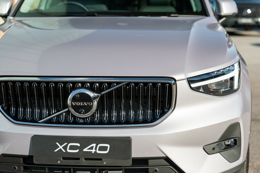 2026 Volvo XC40 XZ Ultra B4 Bright SUV Image 11