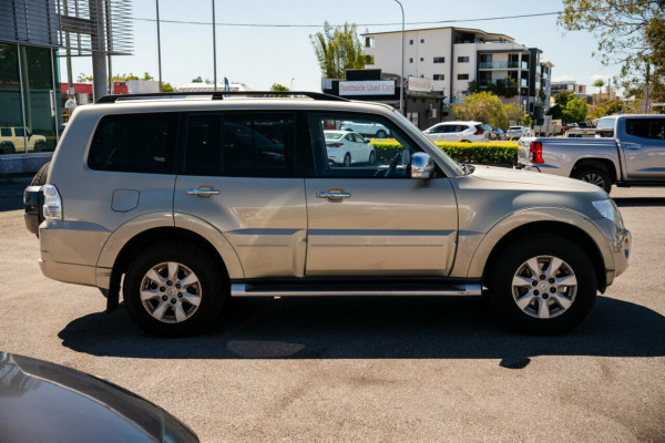 2012 Mitsubishi Pajero NW Exceed SUV Image 4