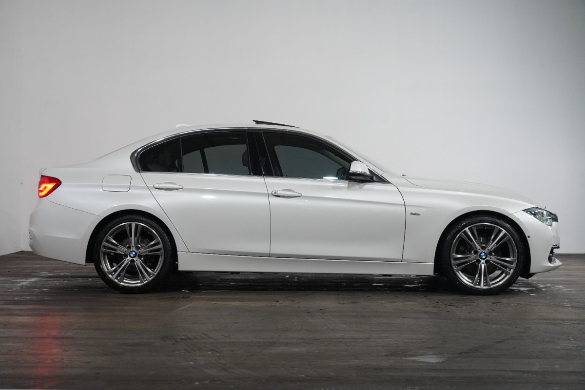 2016 BMW 3 30i Luxury Line Sedan Image 4