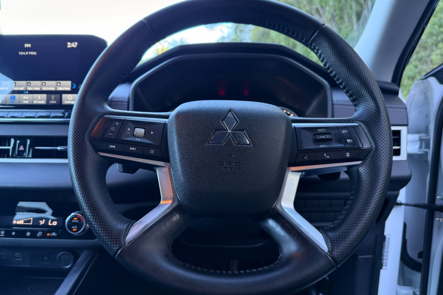 2023 MY24 Mitsubishi Outlander ZM LS SUV Image 19