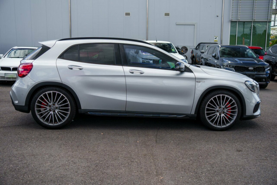2017 Mercedes-Benz GLA 45 AMG 4MATIC Hatch Image 4