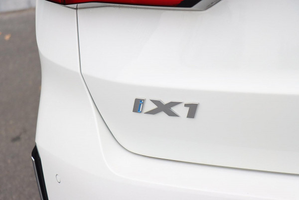 2025 BMW iX1 U11 eDrive20 xLine SUV image 4