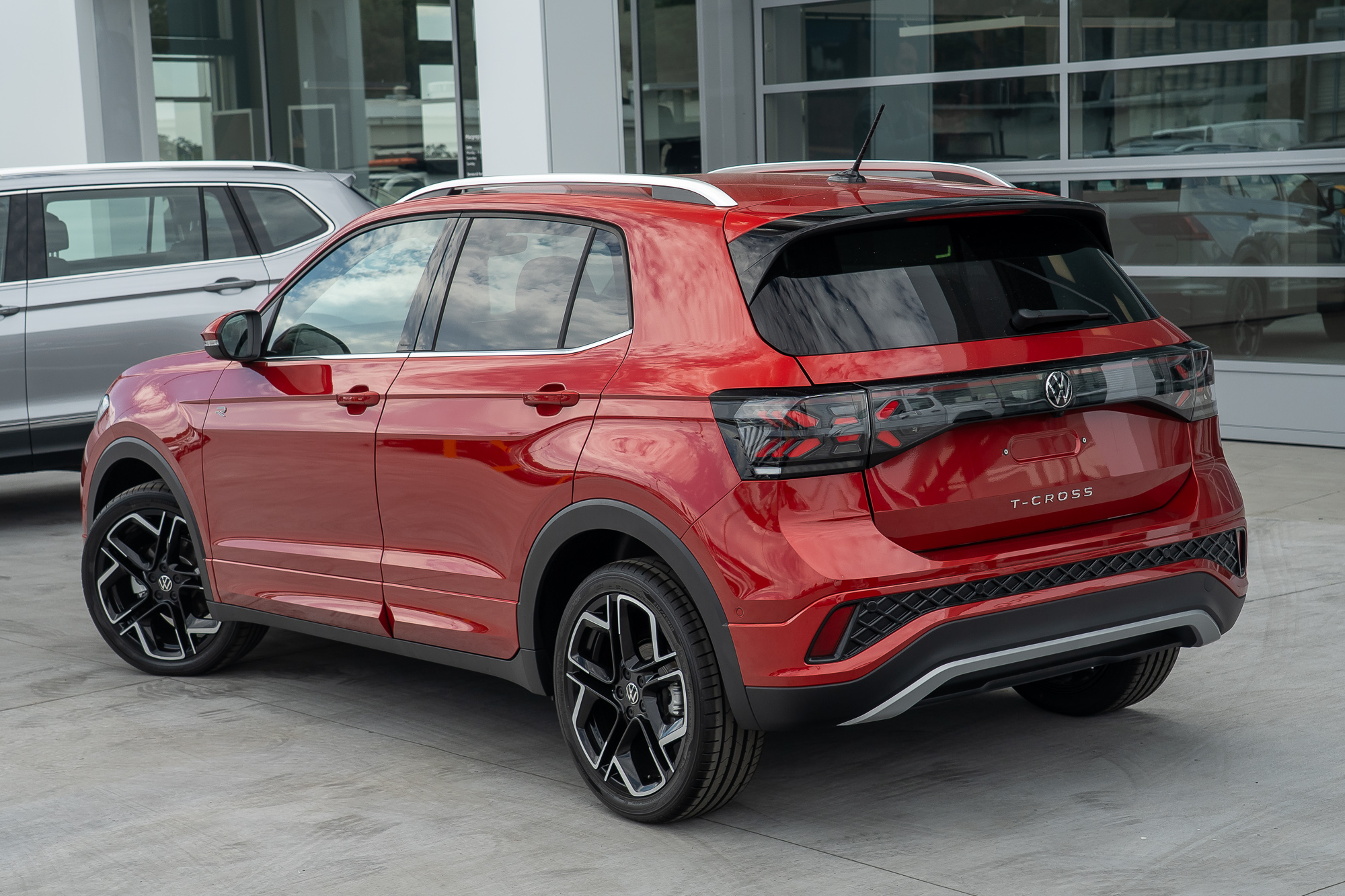Demo 2025 Volkswagen T-Cross 85TSI R-Line | Small SUV | V189174