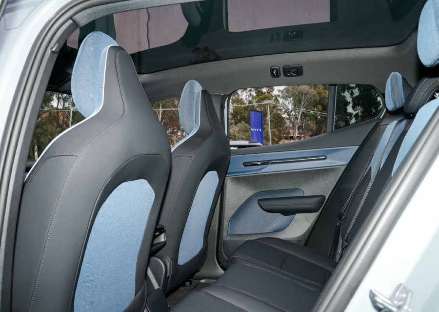 2024 MY25 Volvo EX30  Single Motor Extended Range Ultra SUV Image 26