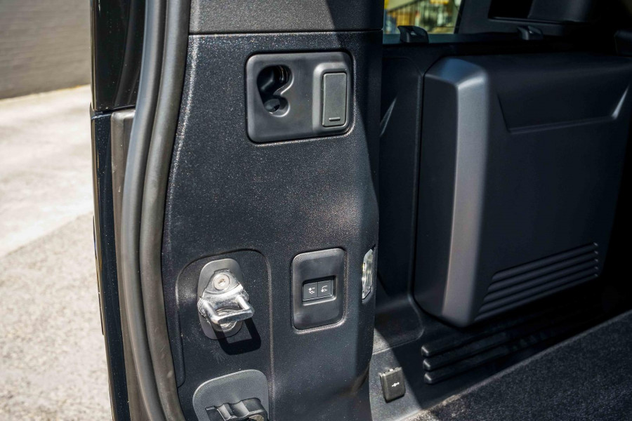2025 MY25.5 Land Rover Defender L663 110 P635 OCTA SUV