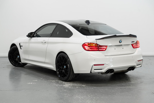 2016 BMW M4 Coupe Image 9