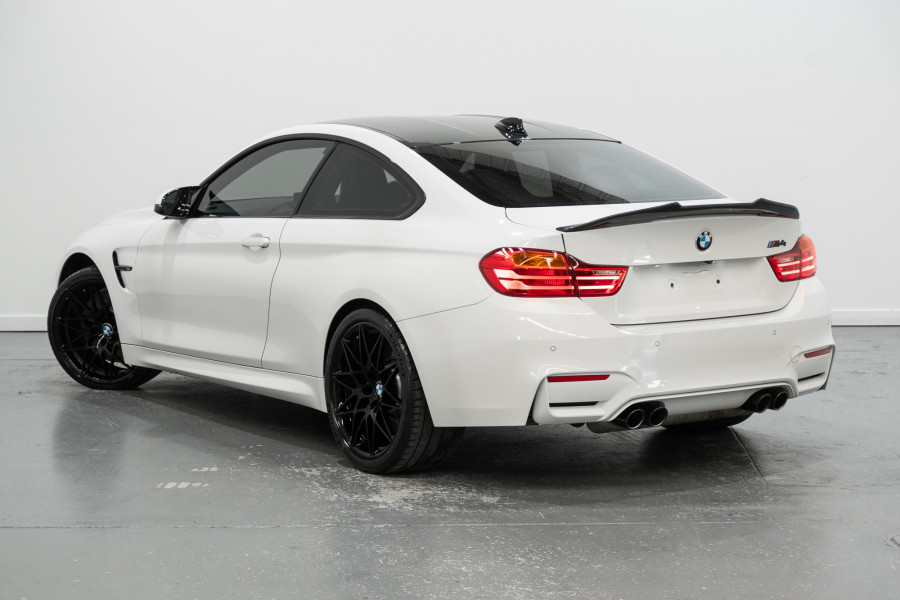 2016 BMW M4 Coupe Image 9