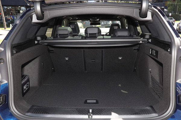 2025 BMW X3 G45 40d xDrive SUV image 8