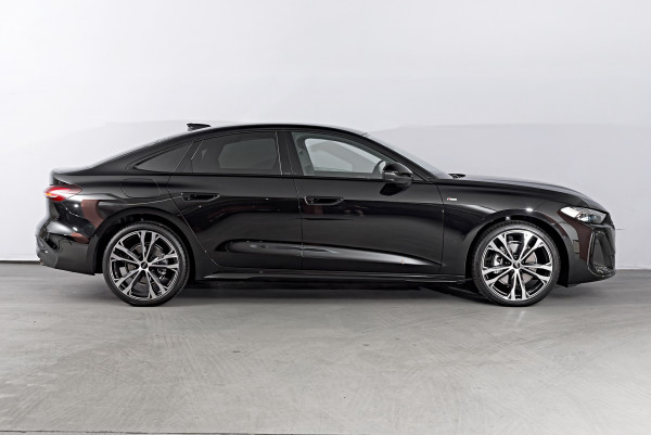 2025 Audi A5 B10 TFSI 150kW S line Sedan image 3